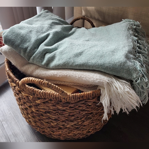 Throw blankets - Picture 2 of 6